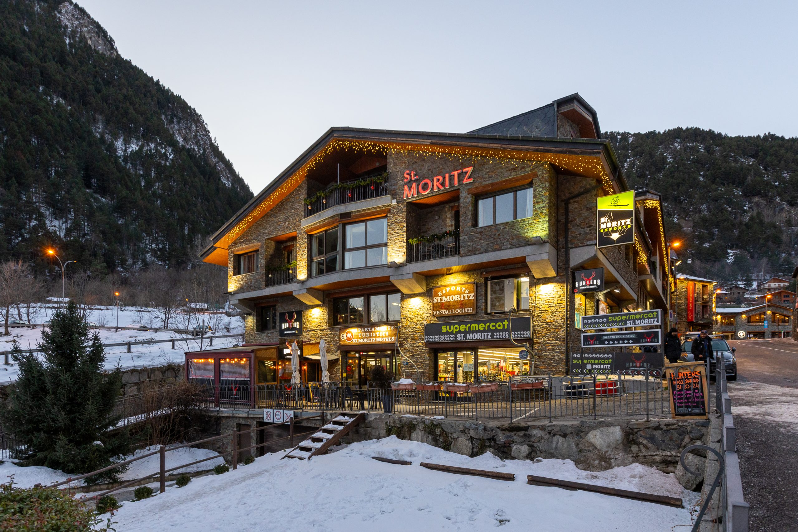 Esports Sant Moritz store in Arinsal next to the cable car