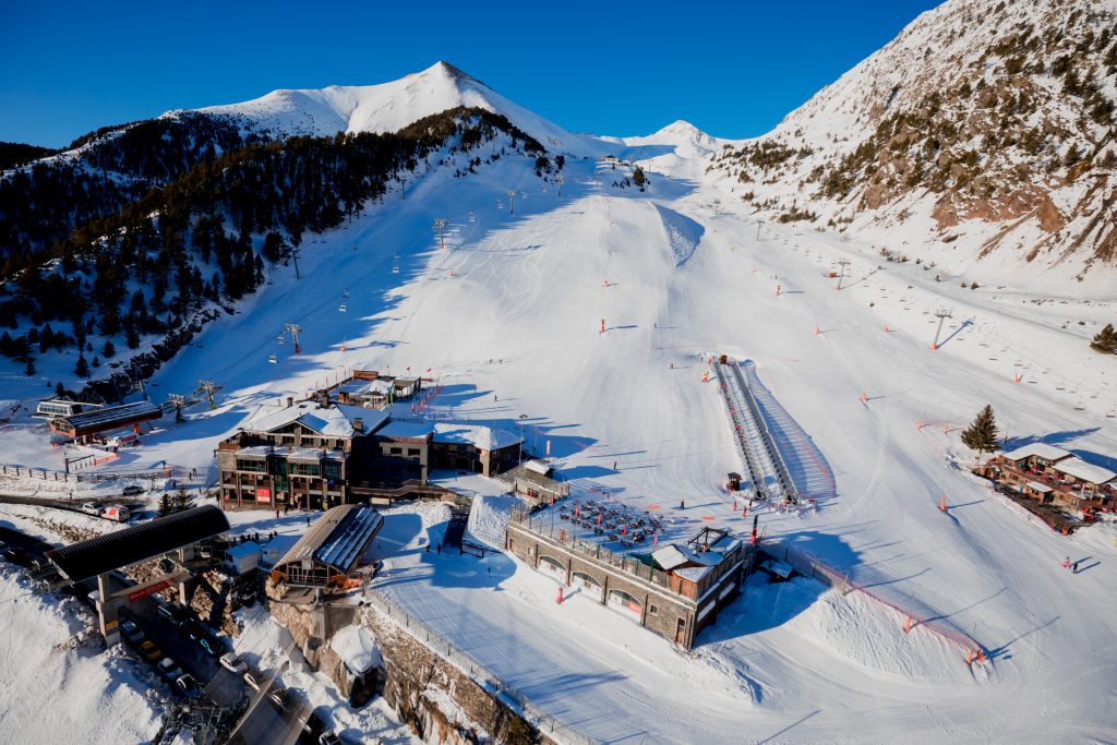 Pal-arinsal-alquiler-esqui-snowboard-en-andorra